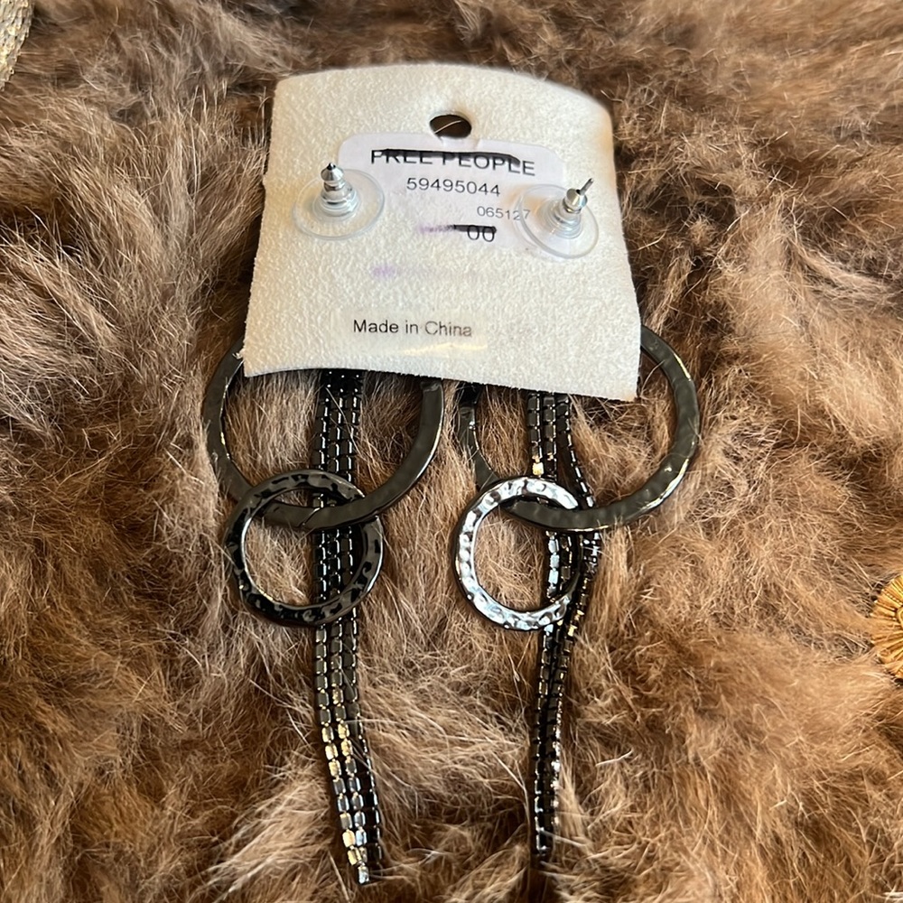 NWT FREE people earrings. - Picture 3 of 3